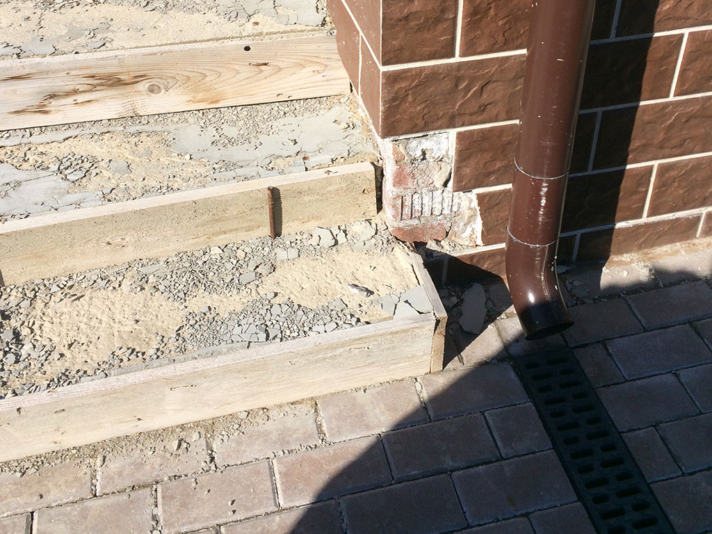 Демонтаж крыльца из бетона